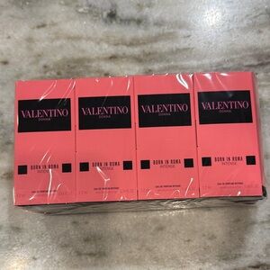 Valentino Donna Born in Roma Intense sample pack of 16 — Hot Pink Packaging